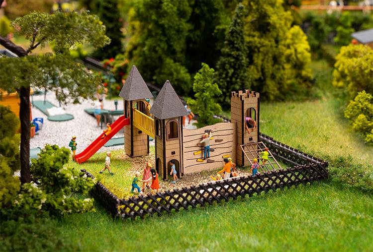 faller-180446-1-Spielplatz-für-Kinder-Modellbahn-Diorama