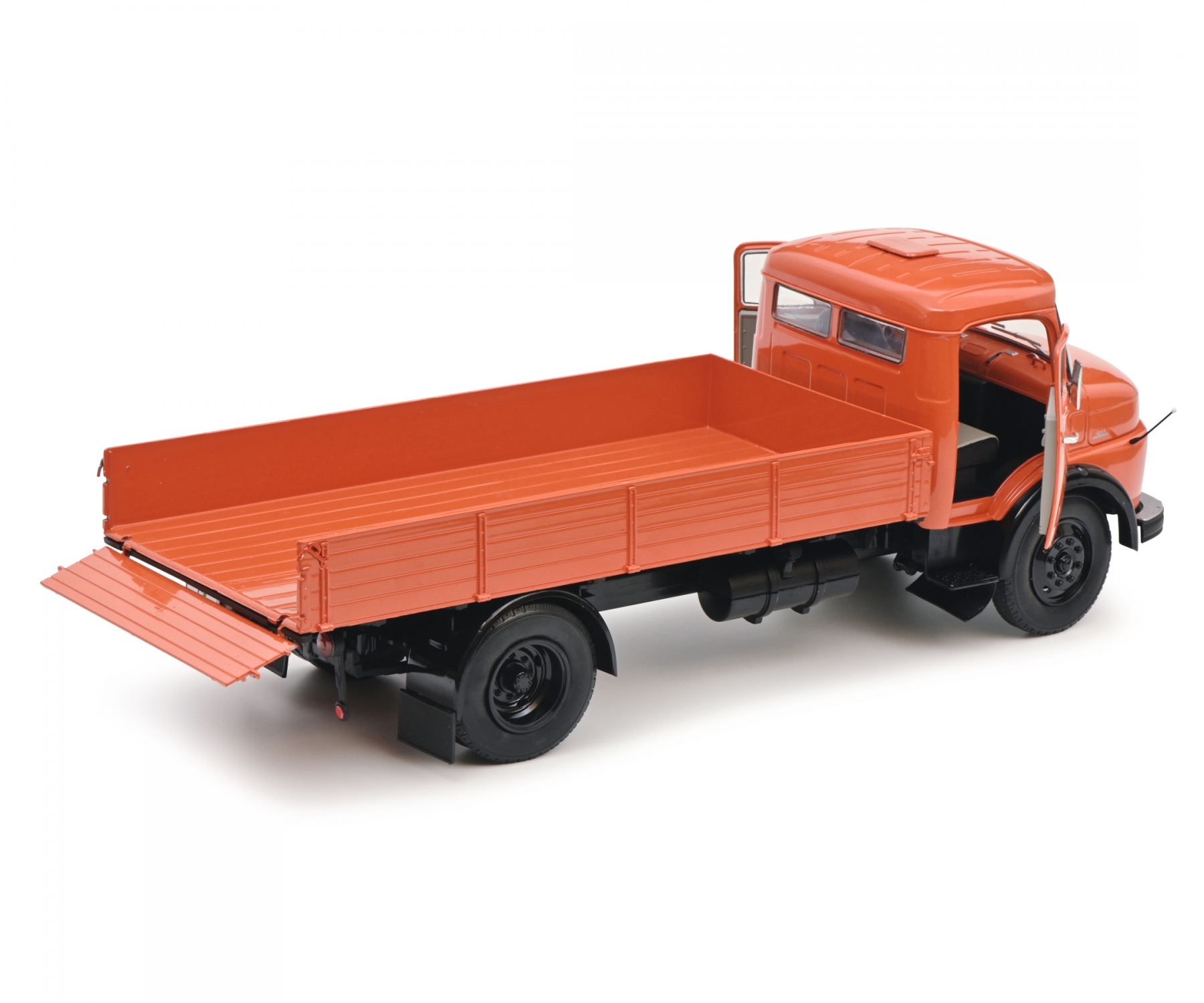 schuco-450044700-5-Mercedes-Benz-L911-Pritsche-Plane-LKW-orange-rot-MHI-Märklin-Händler-Initiative-Ladefläche