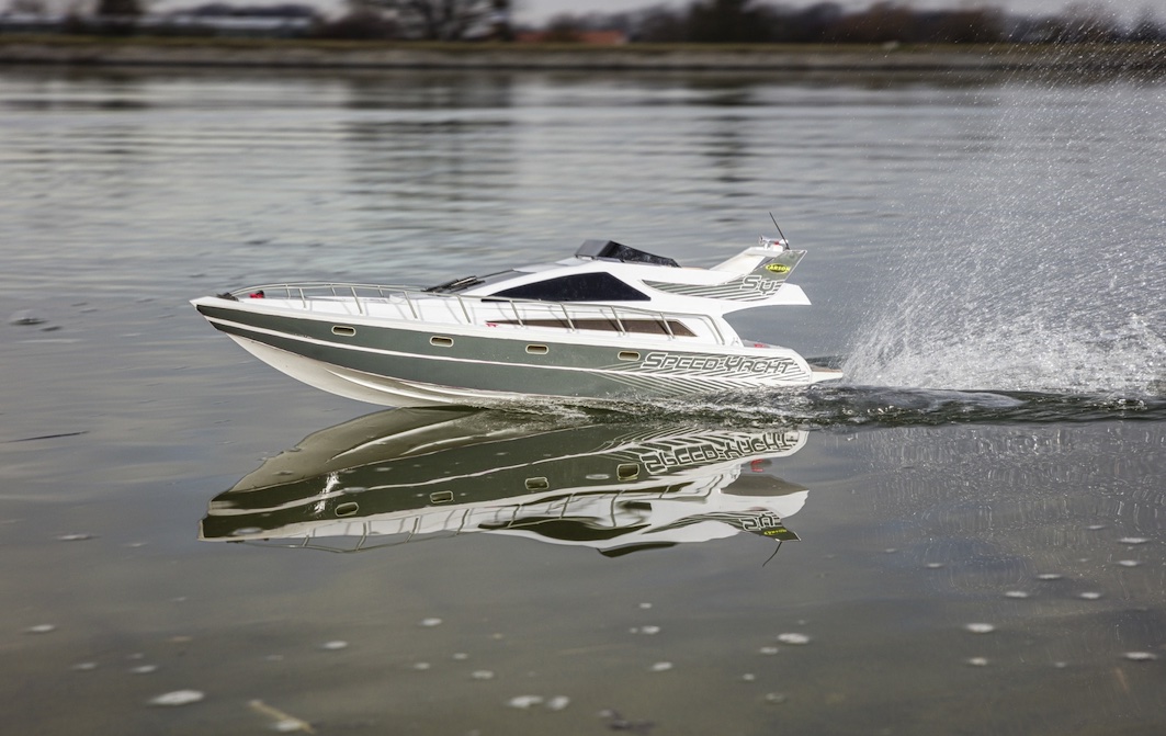 carson-500108045-2-Speed-Yacht-Luxusboot-Action-Wasser carson-500108045-2-Speed-Yacht-Luxusboot-Action-Wasser