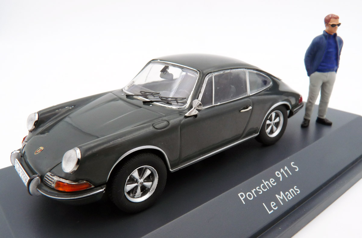 schuco-450361700-1-Porsche-911-S-Le-Mans-Steve-grau-Figur