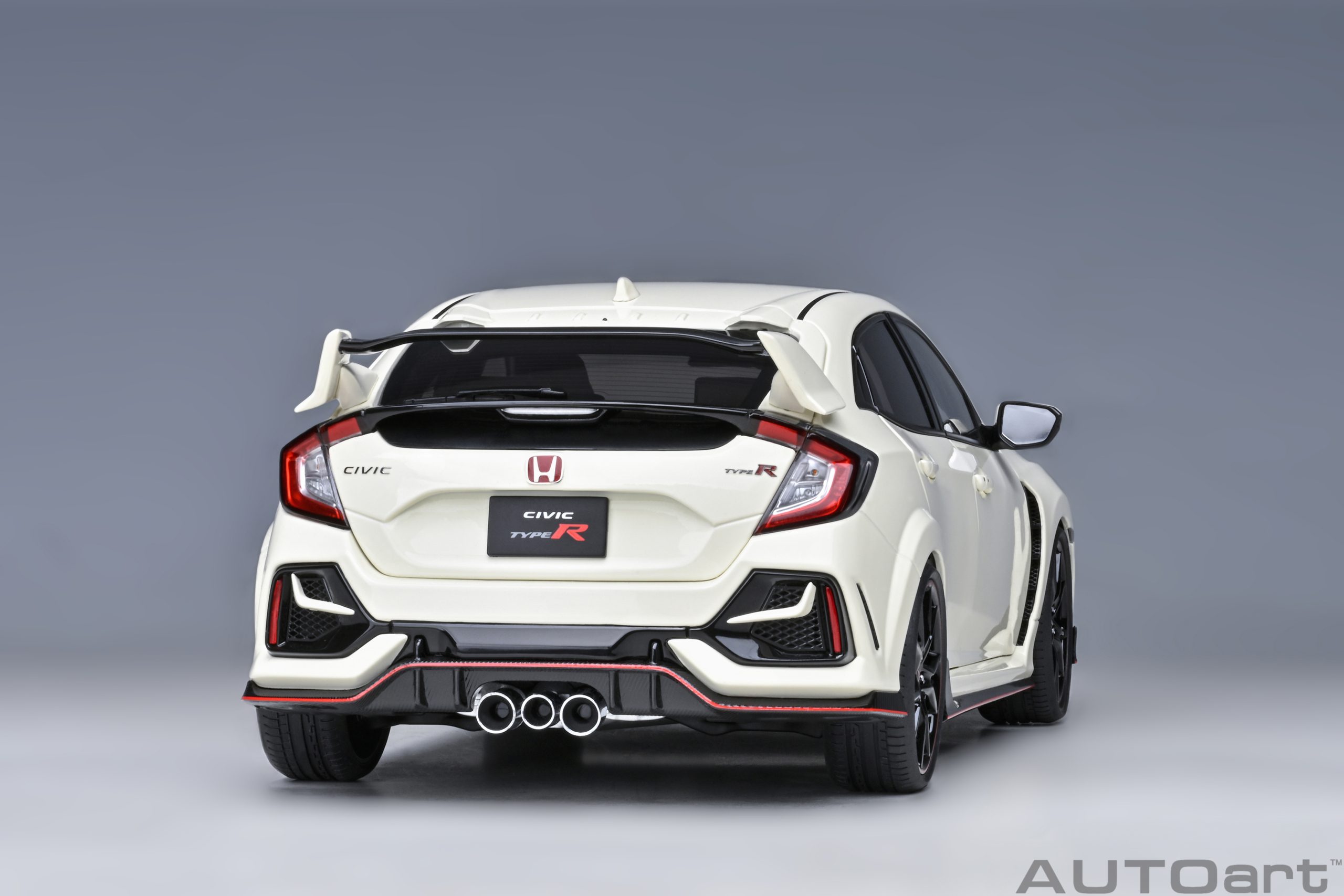 autoart-73220-8-Honda-Civic-Type-R-FK8-2021-championship-white-Auspuffanlage