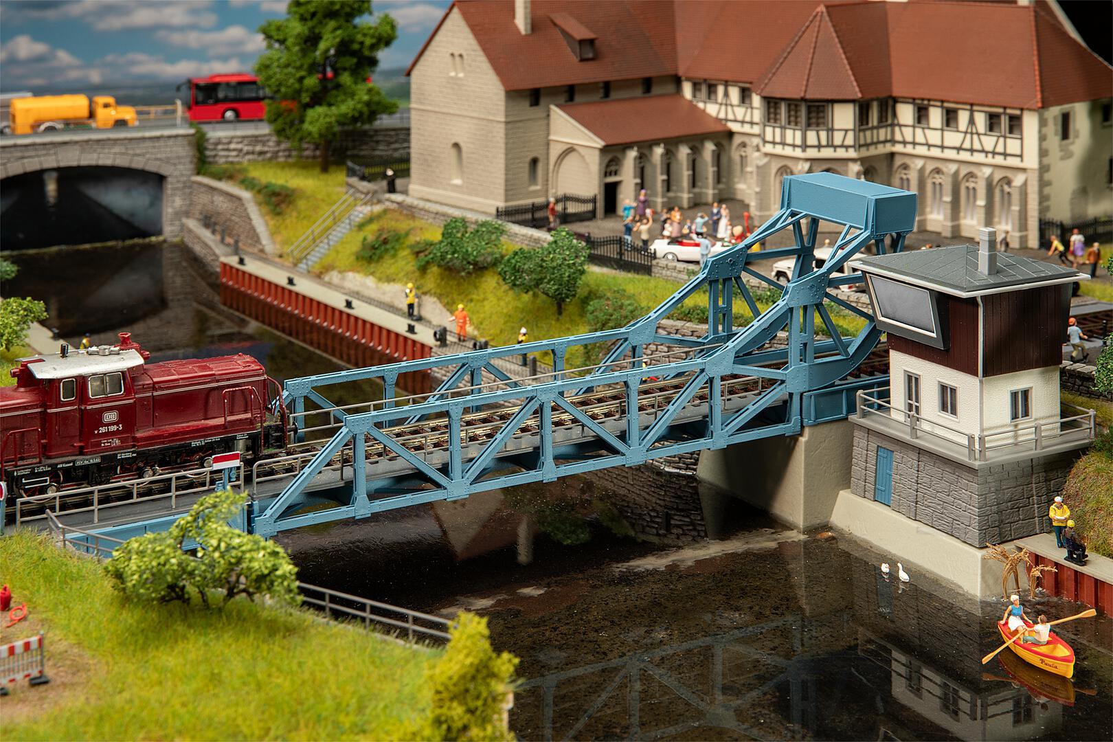 faller-120506-1-Klappbrücke-mit-Antrieb