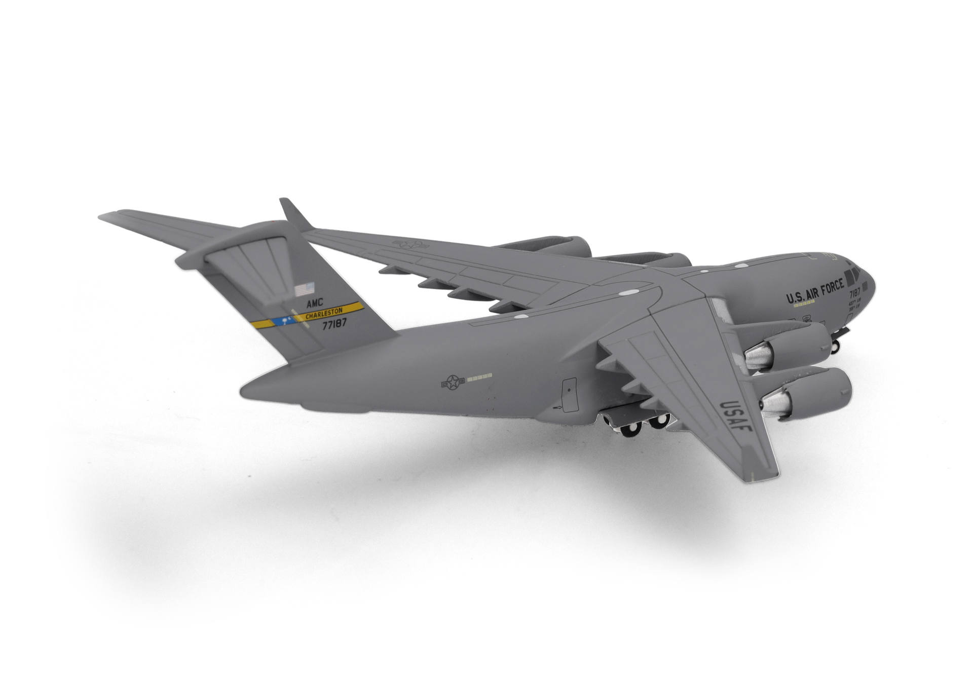 herpa-537964-3-US-Air-Force-Boeing-C-17A-Globemaster-III-437th-Airlift-Wing-Charleston-Airbase-Reg-07-7187-Candy-Bomber-Spirit