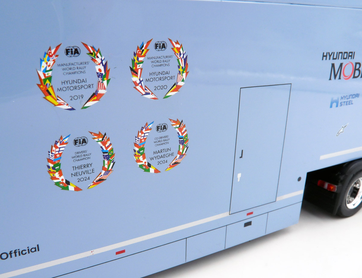 Ixo-TTR03622-4-Mercedes-Benz-Actros-MP4-WRC-Rally-Renntransporter-Team-Alzenau-Industriegebiet-Unterfranken-Korea