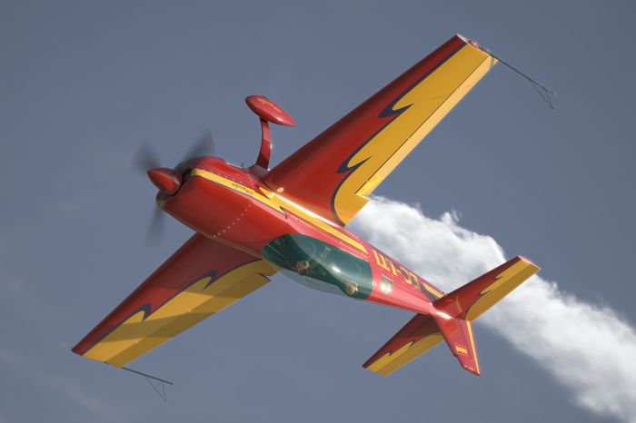 brengun-BRP48007-1-Extra-EA-300L-330LC-zweisitziges-Kunstflugzeug-Walter-Extra-Champion brengun-BRP48007-1-Extra-EA-300L-330LC-zweisitziges-Kunstflugzeug-Walter-Extra-Champion