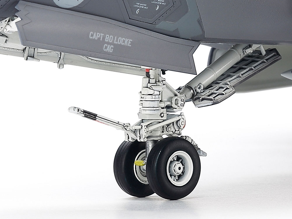 tamiya-61127-6-Lockheed-Martin-F-35C-Lightning-II-Plastikmodellbausatz