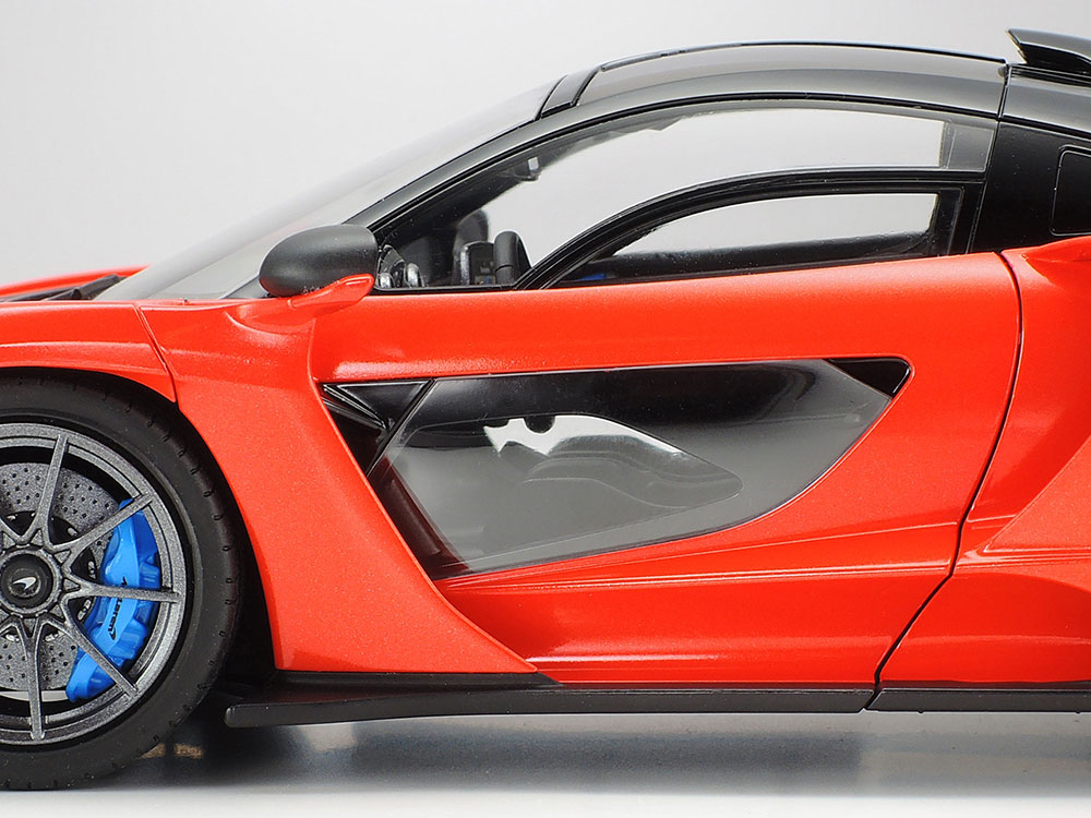 tamiya-24355-6-McLaren-Senna-Supersportwagen-Tribute-ultra-luxury-safe-ja-moin-safe