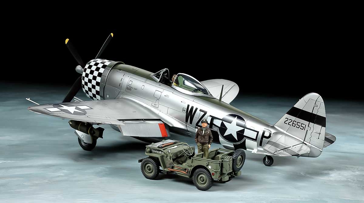 tamiya-25214-Republic-P-47D-Thunderbolt-Bubbletop-1-4-ton-4x4-light-vehicle-Warbird
