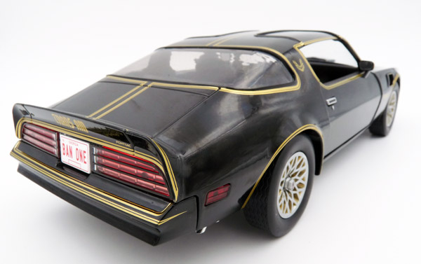 greenlight-19025-2-Smokey-and-the-Bandit-Pontiac-Firebird-TransAm-1977