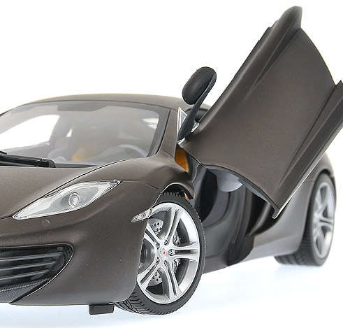 Minichamps McLaren MP4-12C 2011 mattschwarz #110133021