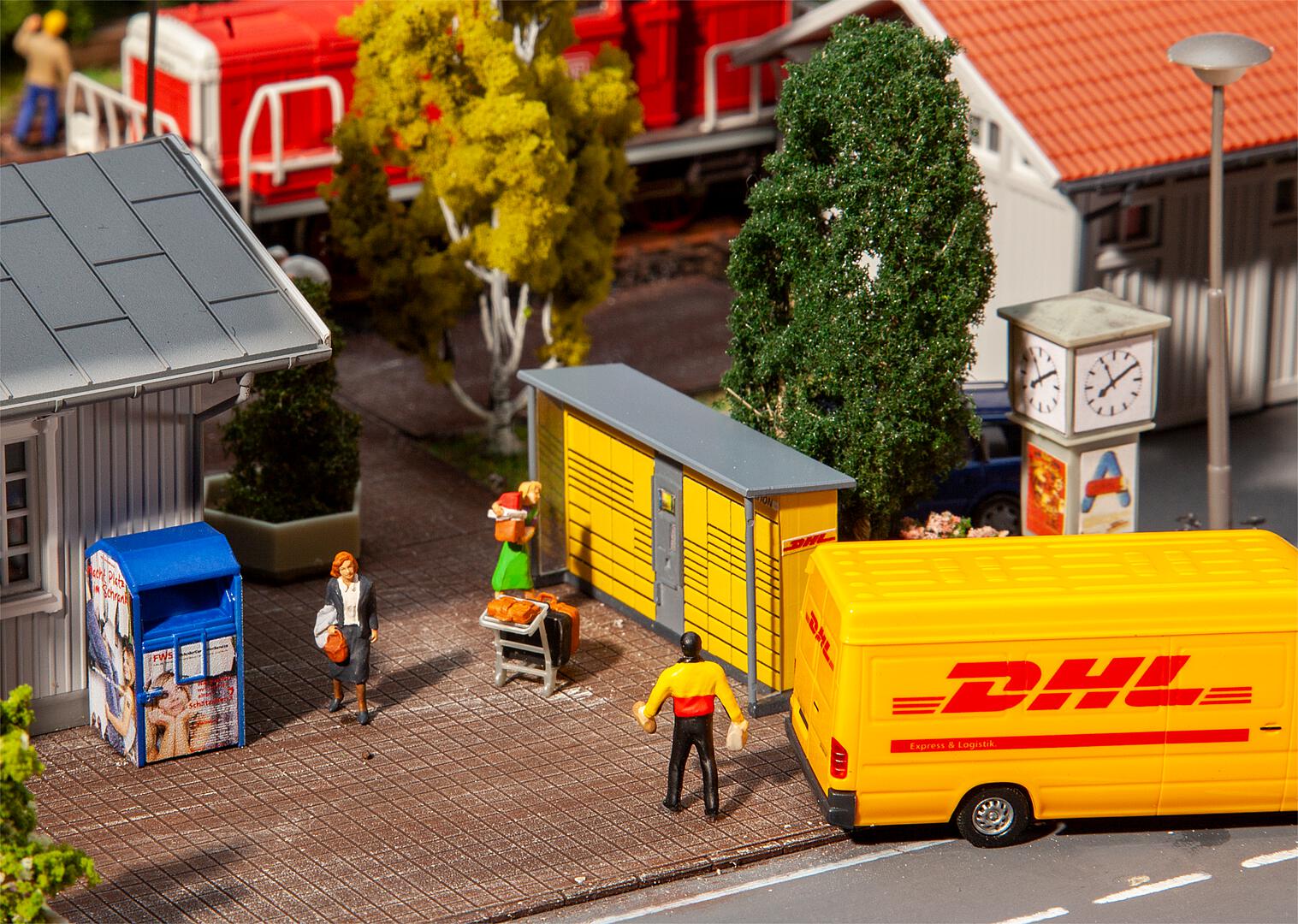 faller-180281-1-Zwei-Packstationen-DHL