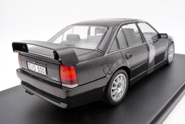 whitebox-WB124083-O-2-Opel-Omega-Evolution-500-schwarz-metallic