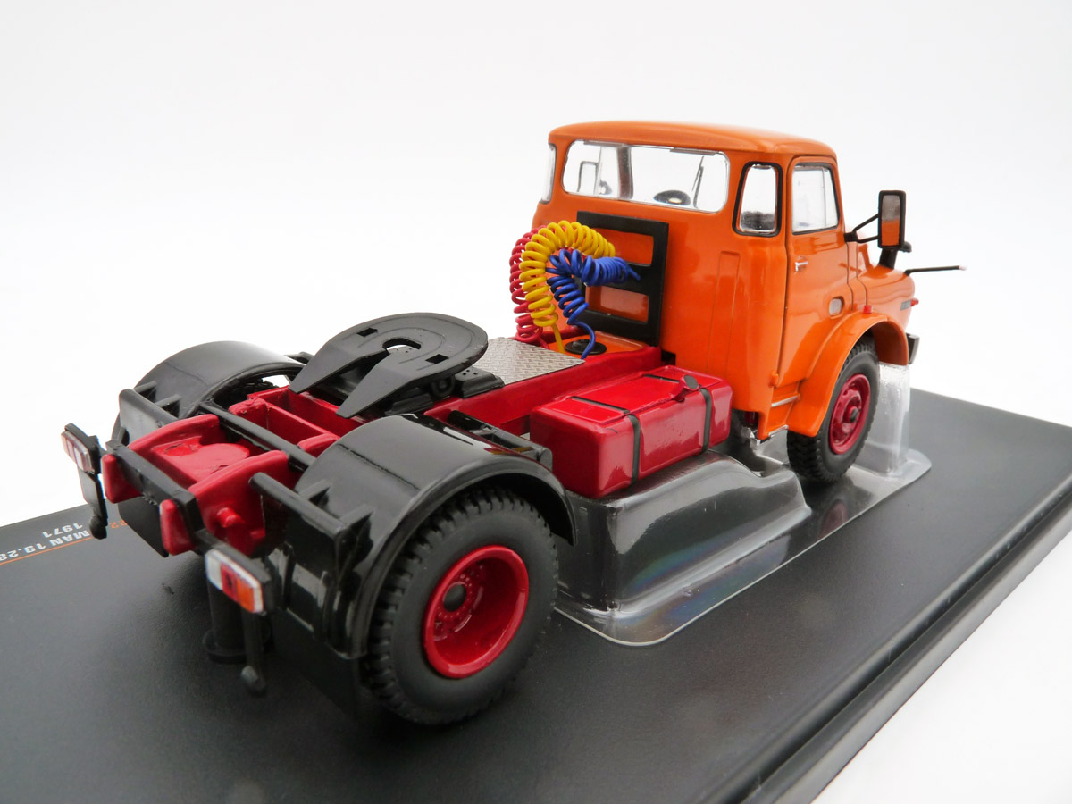 ixo-TR15522-2-MAN-19280H-Zugmaschine-orange-Langhauber-Auflieger