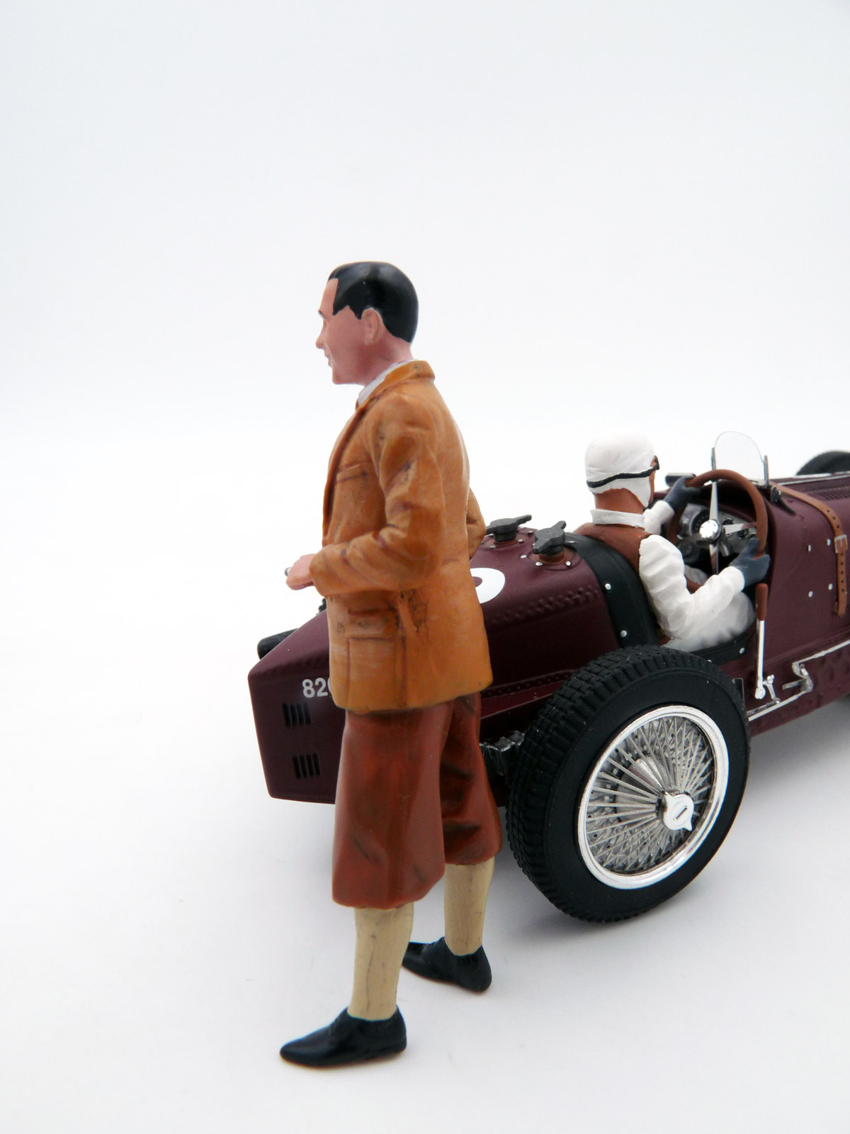 le-mans-miniatures-FLM-132067M-2-Jean-Bugatti-Figur-Kniebundhose