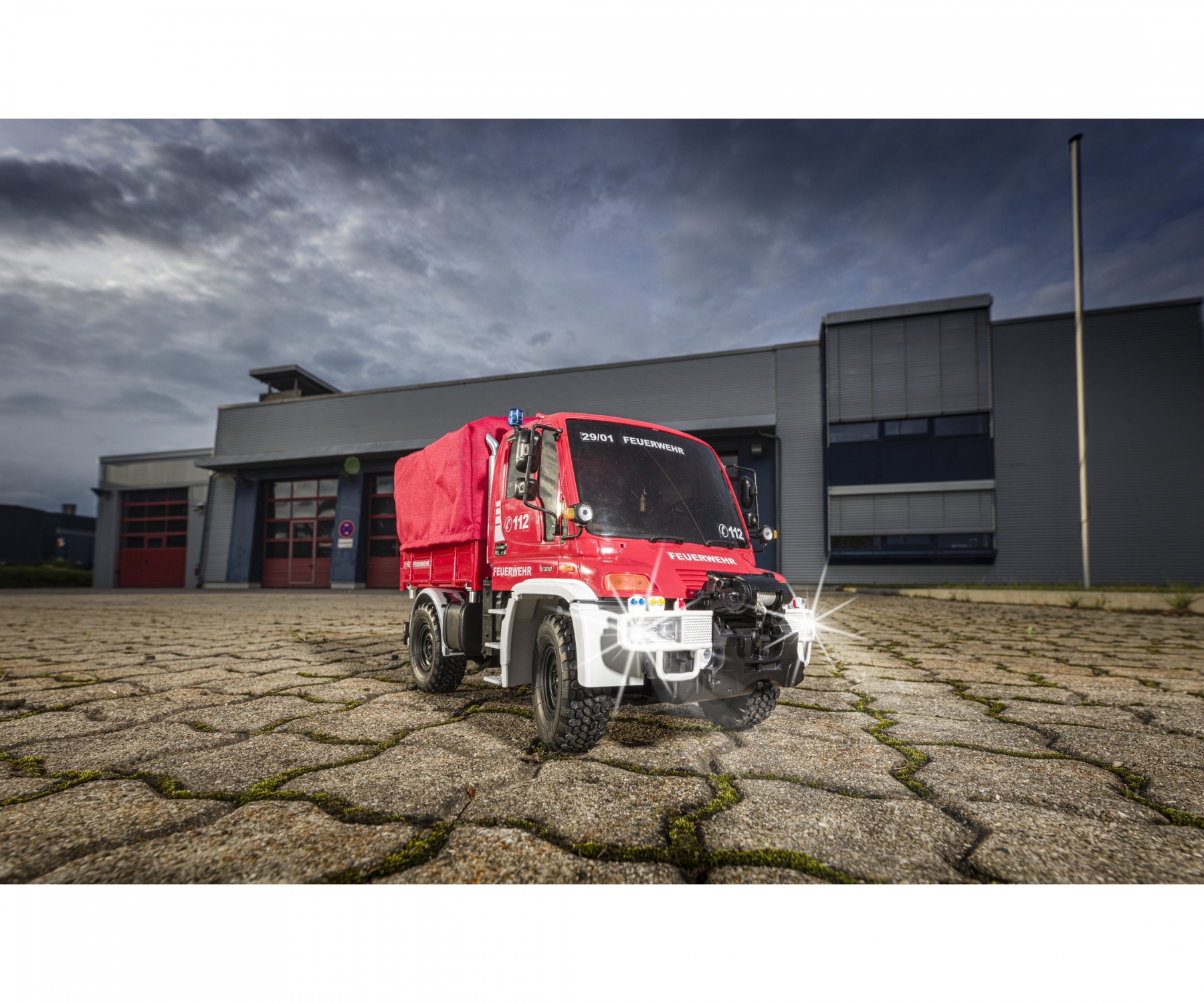 carson-500907721-3-Mercedes-Benz-Unimog-U300-Feuerwehr-RTR-mit-RC-Anlage-ferngesteuertes-Feuerwehrauto-für-Kinder-Erwachsene carson-500907721-3-Mercedes-Benz-Unimog-U300-Feuerwehr-RTR-mit-RC-Anlage-ferngesteuertes-Feuerwehrauto-für-Kinder-Erwachsene