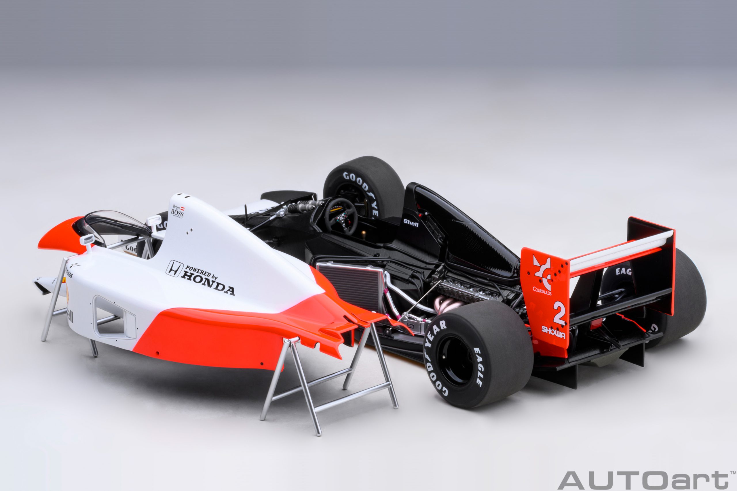 autoart-89152-7-McLaren-Honda-MP4-6-Gerhard-Berger-Japanese-GP-1991-white-version-body-stand