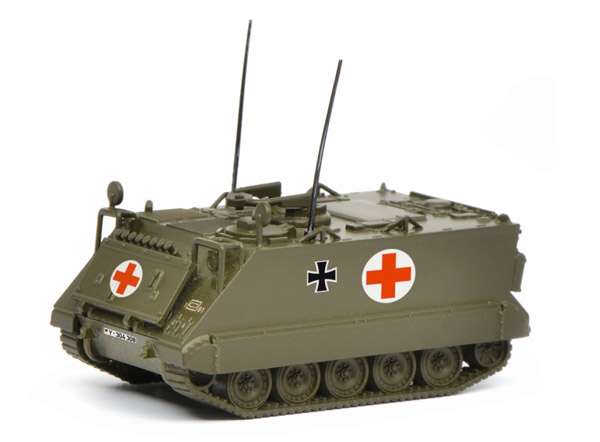 schuco-452636100-M113-ambulance-carrier-Bundeswehr-Sanitätspanzer