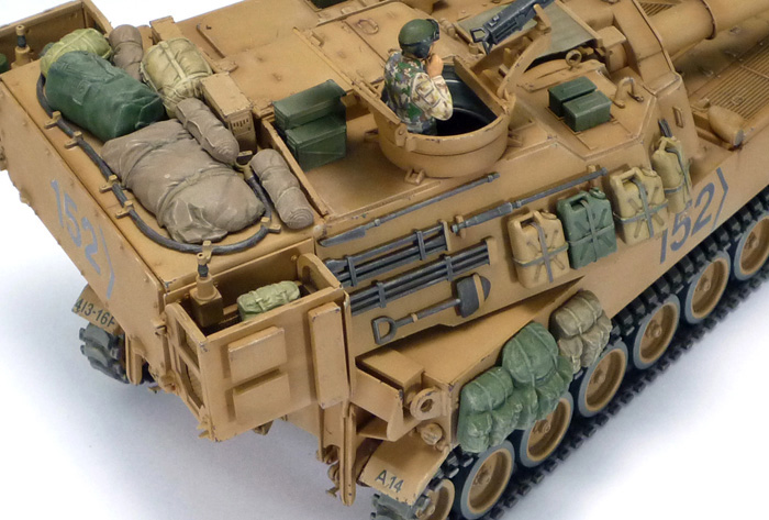 tamiya-37026-5-Paladin-M109-Howitzer