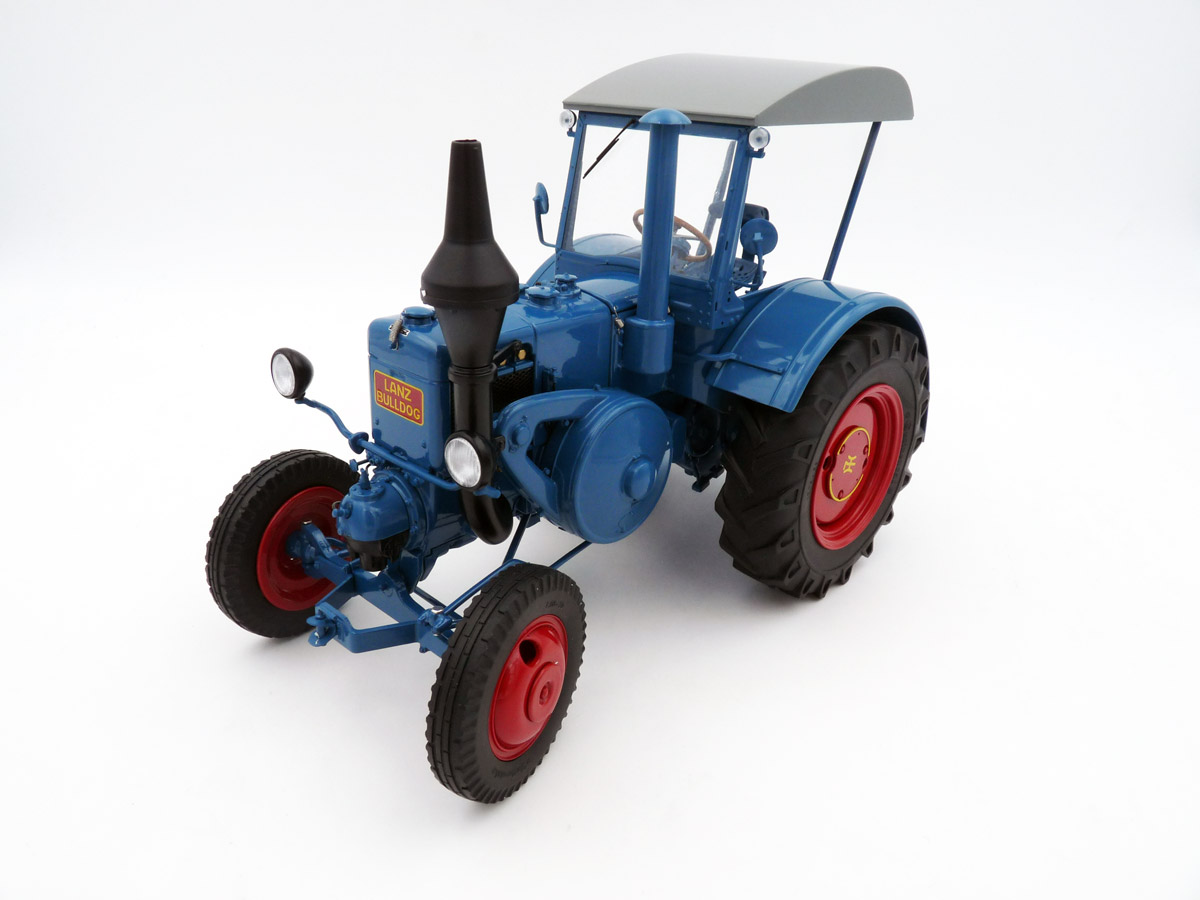 schuco-450062300-1-Lanz-Bulldog-mit-Dach-blau-vorne