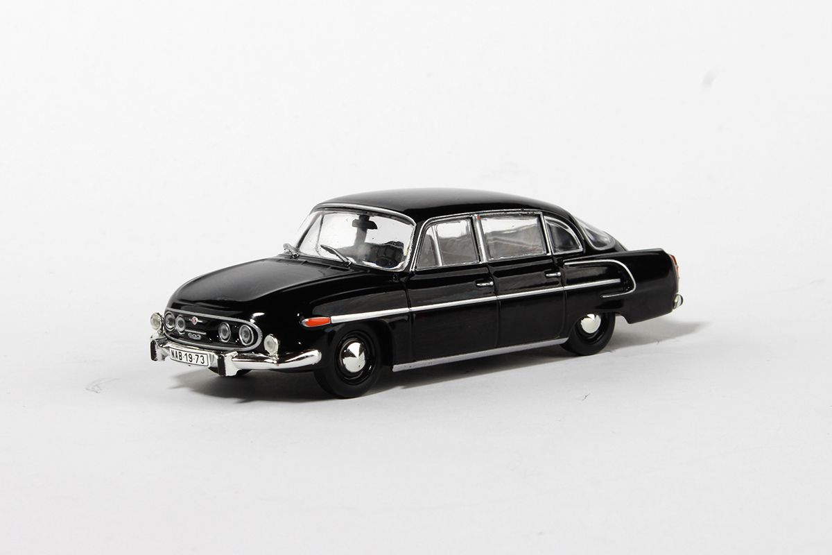 abrex-143ABS401D-Tatra-603-Limousine-schwarz-schwarzes-Interior