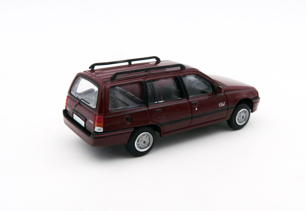 Premium-classixxs-PCX870499-2-Opel-Kadett-E-Caravan-Club-Special-bordeauxrot-metallic-Heckklappe