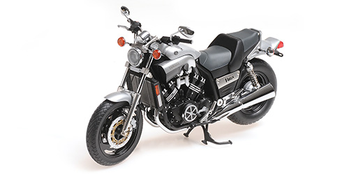 minichamps-122163702-1-Yamaha-Vmax-1993-silber-metallic minichamps-122163702-1-Yamaha-Vmax-1993-silber-metallic