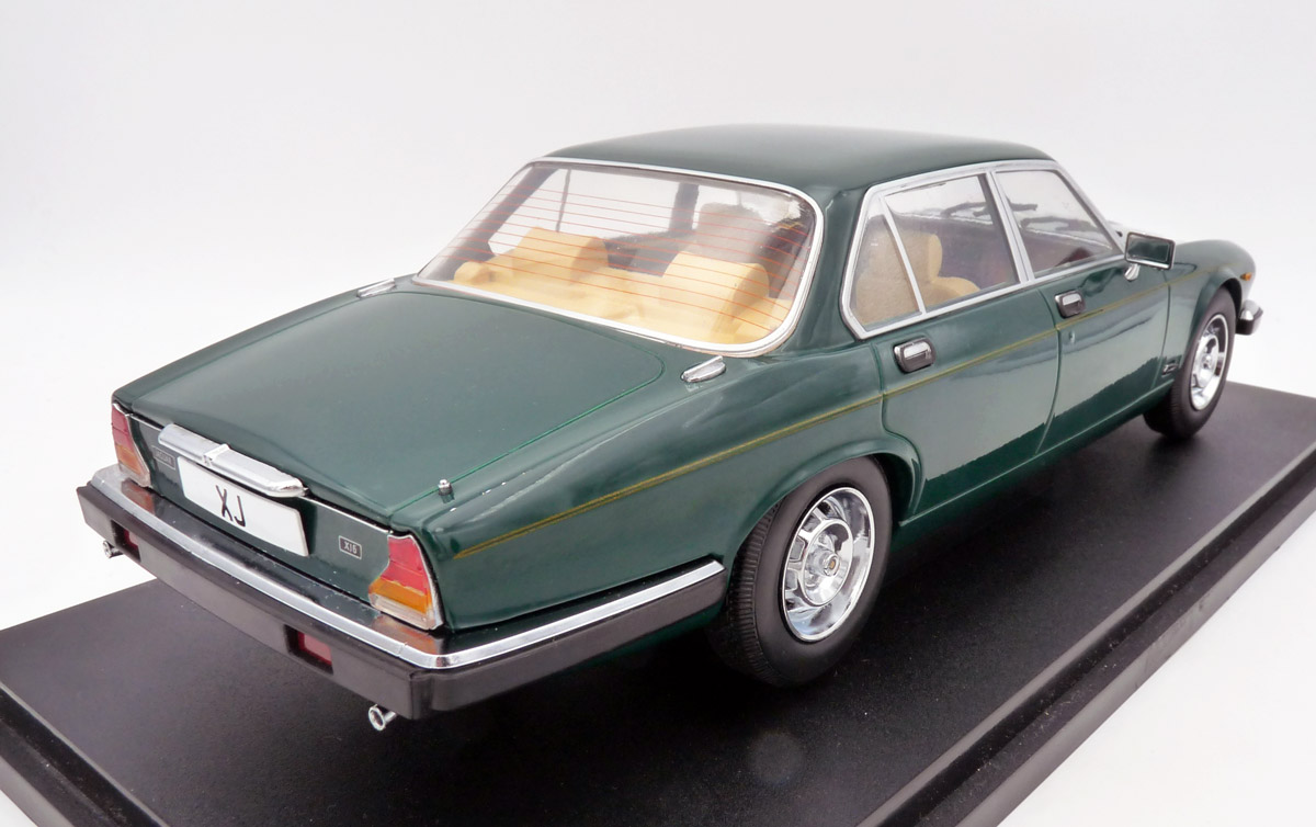 model-car-group-MCG18175-2-Jaguar-XJ-Series-III-british-racing-green-Cat model-car-group-MCG18175-2-Jaguar-XJ-Series-III-british-racing-green-Cat