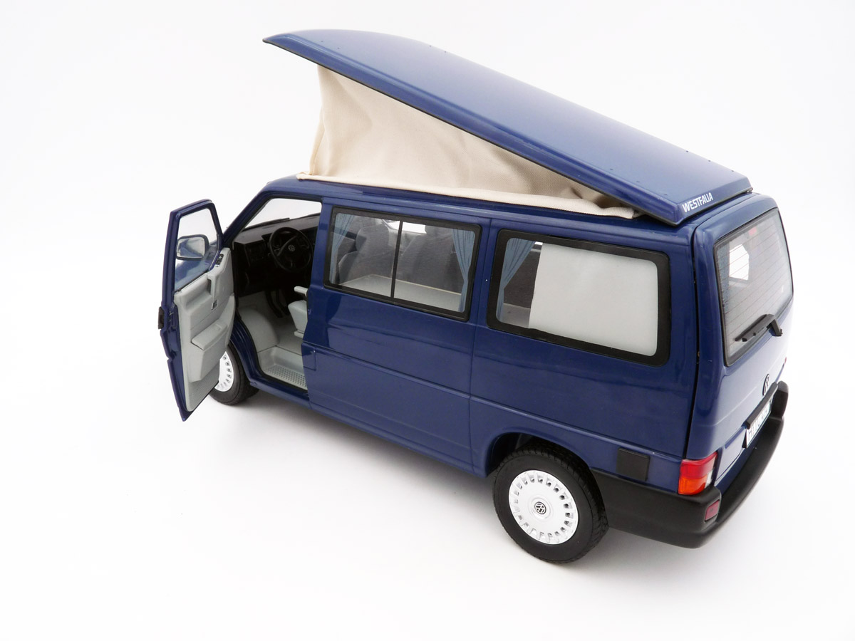 schuco-450042100-6-Volkswagen-VW-T4b-California-Coach-Aufstelldach-blau-Lifestyle-Van
