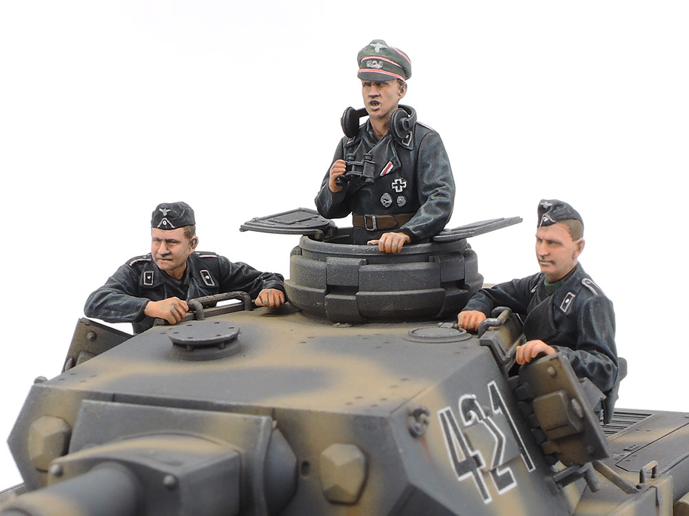 tamiya-25209-4-Panzerkampfwagen-IV-Ausf-G-early-production-mit-DKW-Motorrad-Ostfront-Figuren