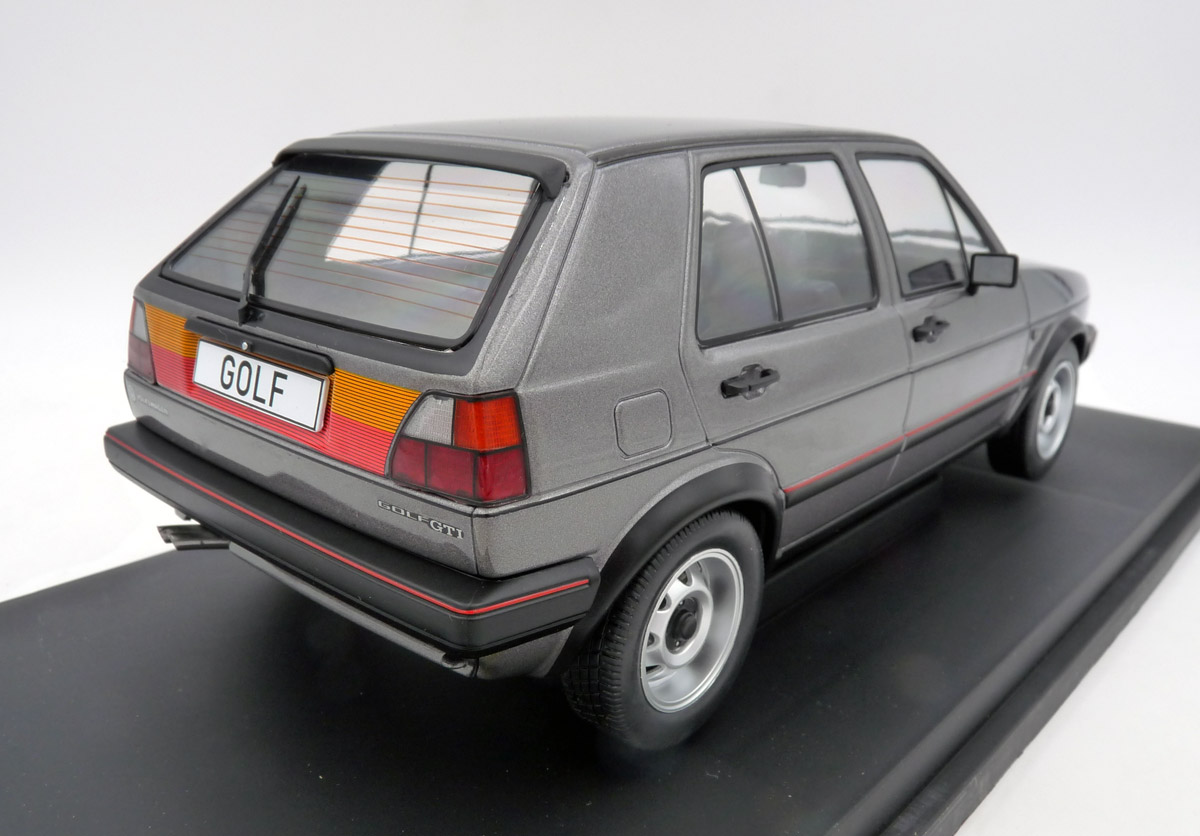 modelcarworld-MCG-18390-2-Volkswagen-VW-Golf-II-GTI-silbergrau-metallic-Heckblende