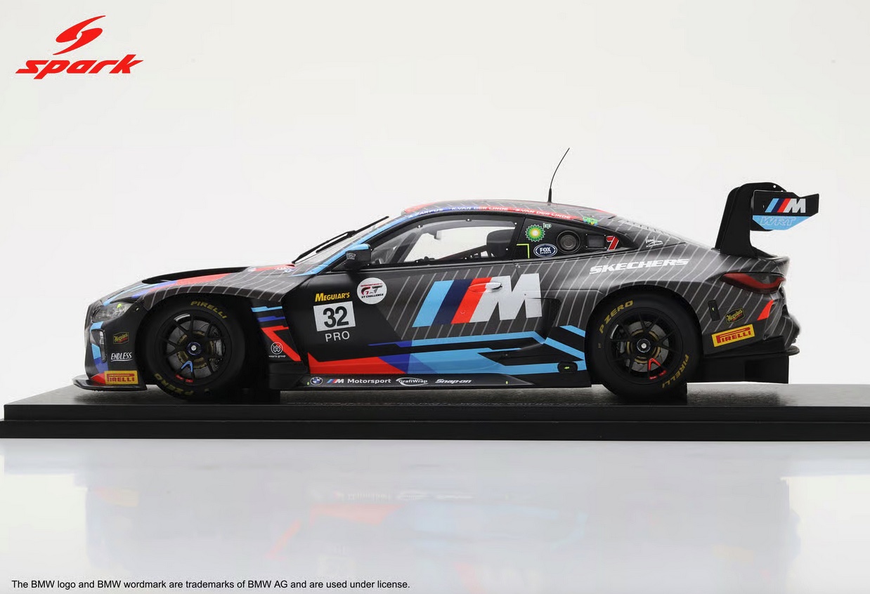 Spark-18AS012-3-BMW-M4-GT3-Team-WRT-12h-Bathurst-2025-Winner-Augusto-Farfus-Sheldon-Kevin-van-der-Linde-Modellauto-Sockelplatte