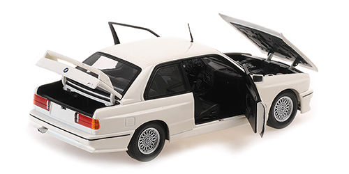 minichamps-180020307-3-BMW-M3-E30-2-3-Liter-S14-Straßenversion-1987-alpinweiß-Motorsport-GmbH-Einstiegsleisten