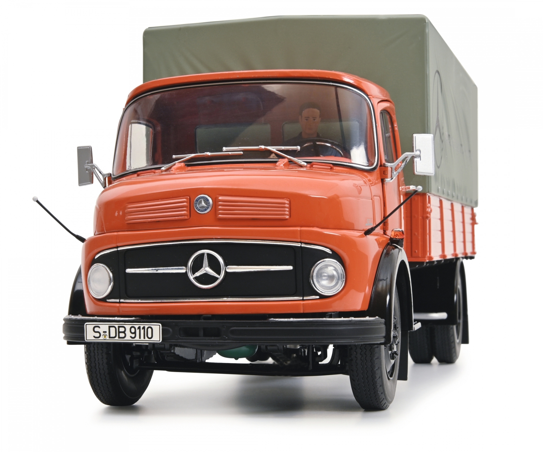 schuco-450044700-8-Mercedes-Benz-L911-Pritsche-Plane-LKW-orange-rot-MHI-Märklin-Händler-Initiative-Rundhauber-Front