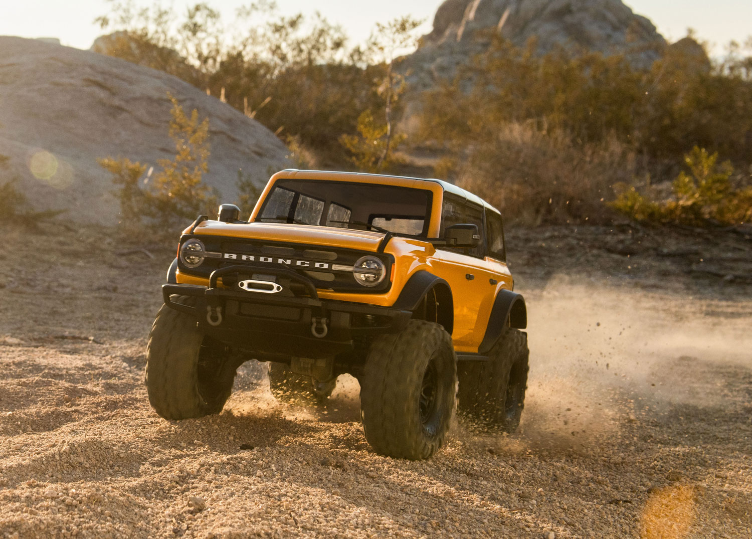 traxxas-92076-4-Orng-9-TRX4-Ford-Bronco-scale-and-trail-crawler-orange-mit-Portalachsen