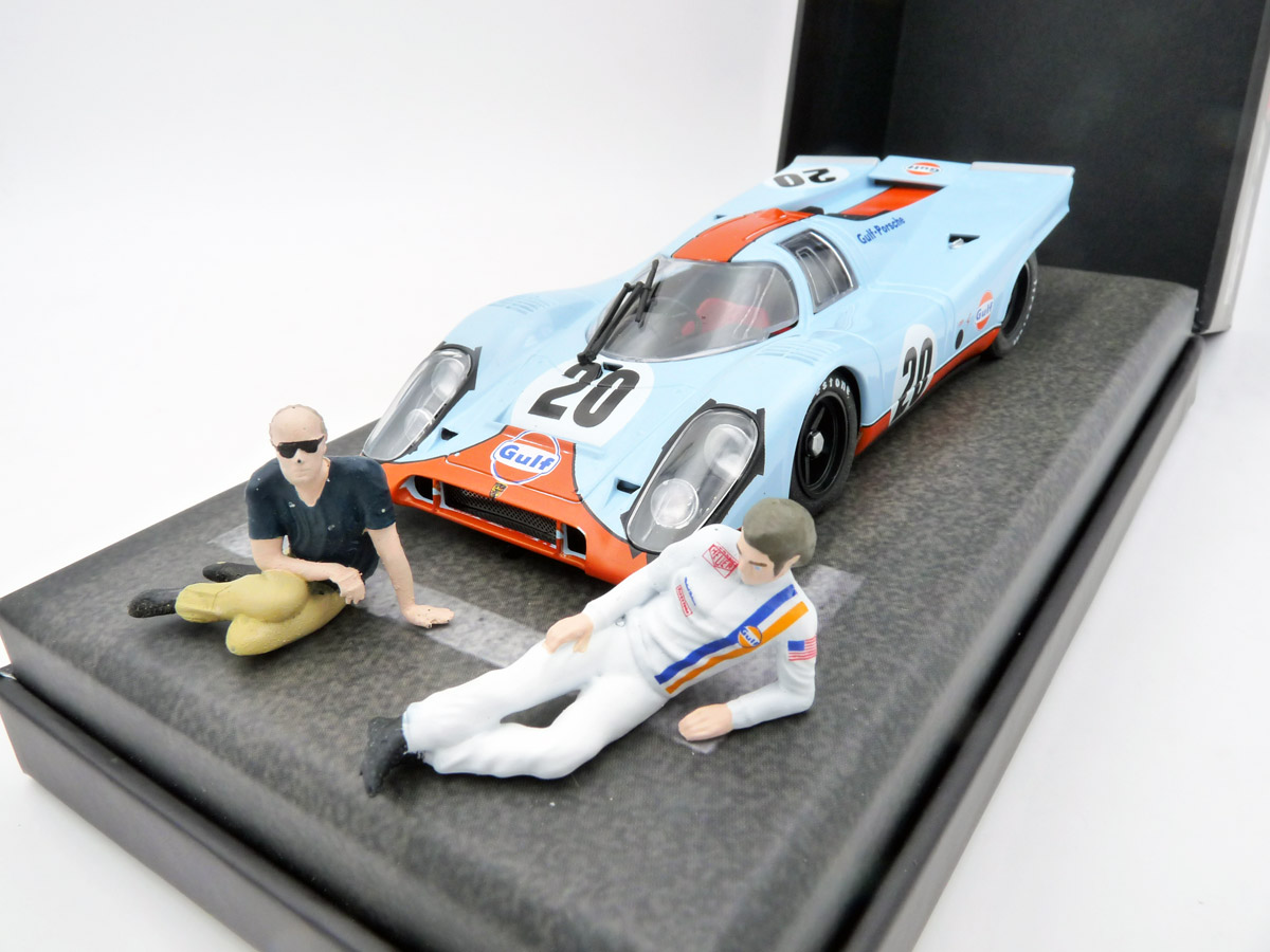 slotwings-E2063-1-Porsche-917K-20-Making-of-Le-Mans-Steve-John-sitting-tarmac