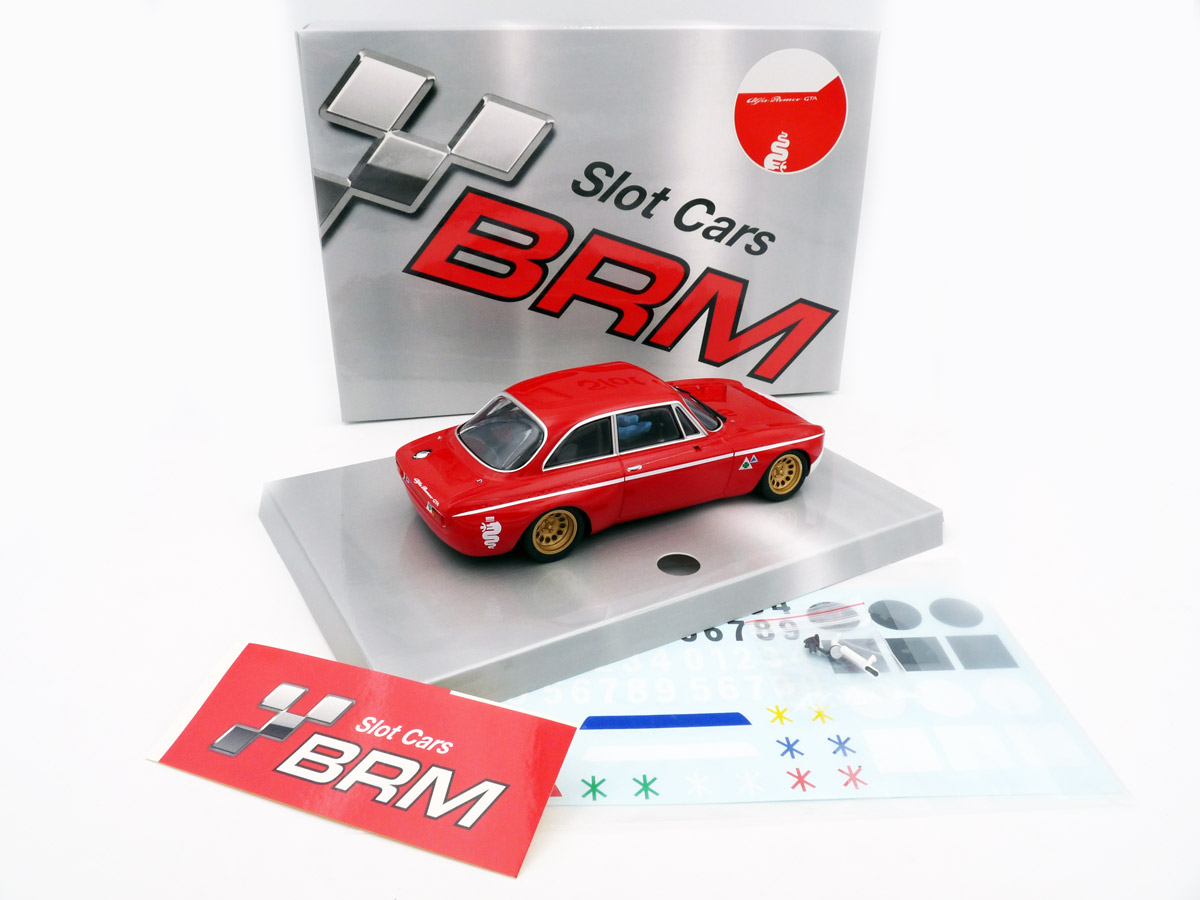 brm-142R-2-Alfa-Romeo-GTA-1300-rosso-bianco-rot-mit-weißer-Nase-Slotcar-Scuderia-del-Portello-Histo-Tourenwagen-124-hinten