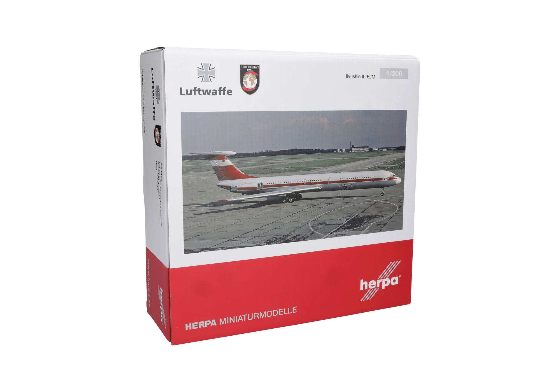 herpa-573412-4-Luftwaffe-Flugbereitschaft-Ilyushin-IL-62M-Registration-11+22-DDR-SEP