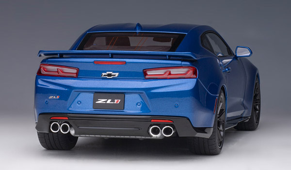 autoart-71209-6-Chevrolet-Camaro-ZL1-hyper-blue-metallic