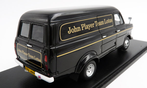 spark-S2697-2-Ford-Transit-Racing-Transporter-John-Player-Team-Lotus-Colin-Chapman-1973