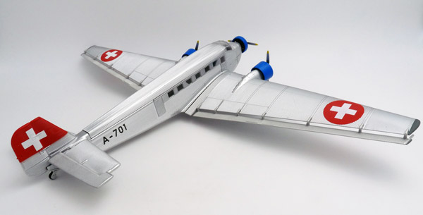 schuco-403551901-2-Junkers-Ju-52-3m-Schweizer-Luftwaffe-Ju-Air-A-701