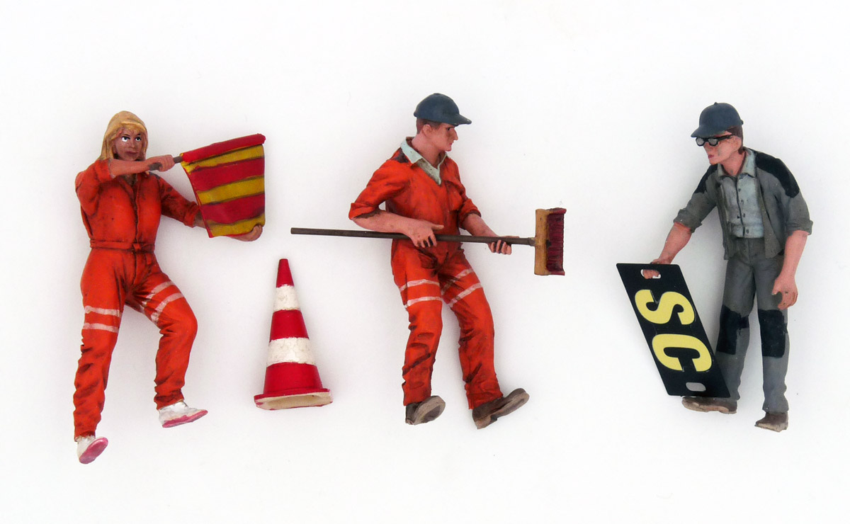 lemansminiatures-COFLM132002M-Streckenposten-Marshals-Figurenset-mit-Besen-Boxentafel-Flagge