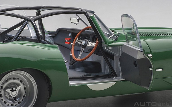 autoart-73648-2-Jaguar-E-Type-Lightweight-opalescent-racing-green