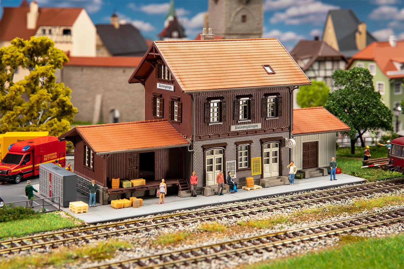 faller-110133-1-Bahnhof-Kleinengstingen-Nebenstrecke-Bahnromantik faller-110133-1-Bahnhof-Kleinengstingen-Nebenstrecke-Bahnromantik