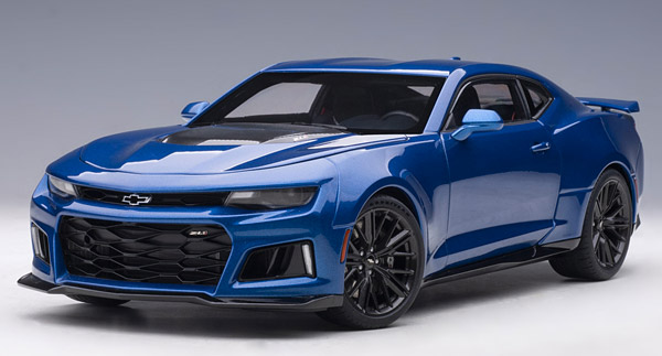 autoart-71209-1-Chevrolet-Camaro-ZL1-hyper-blue-metallic