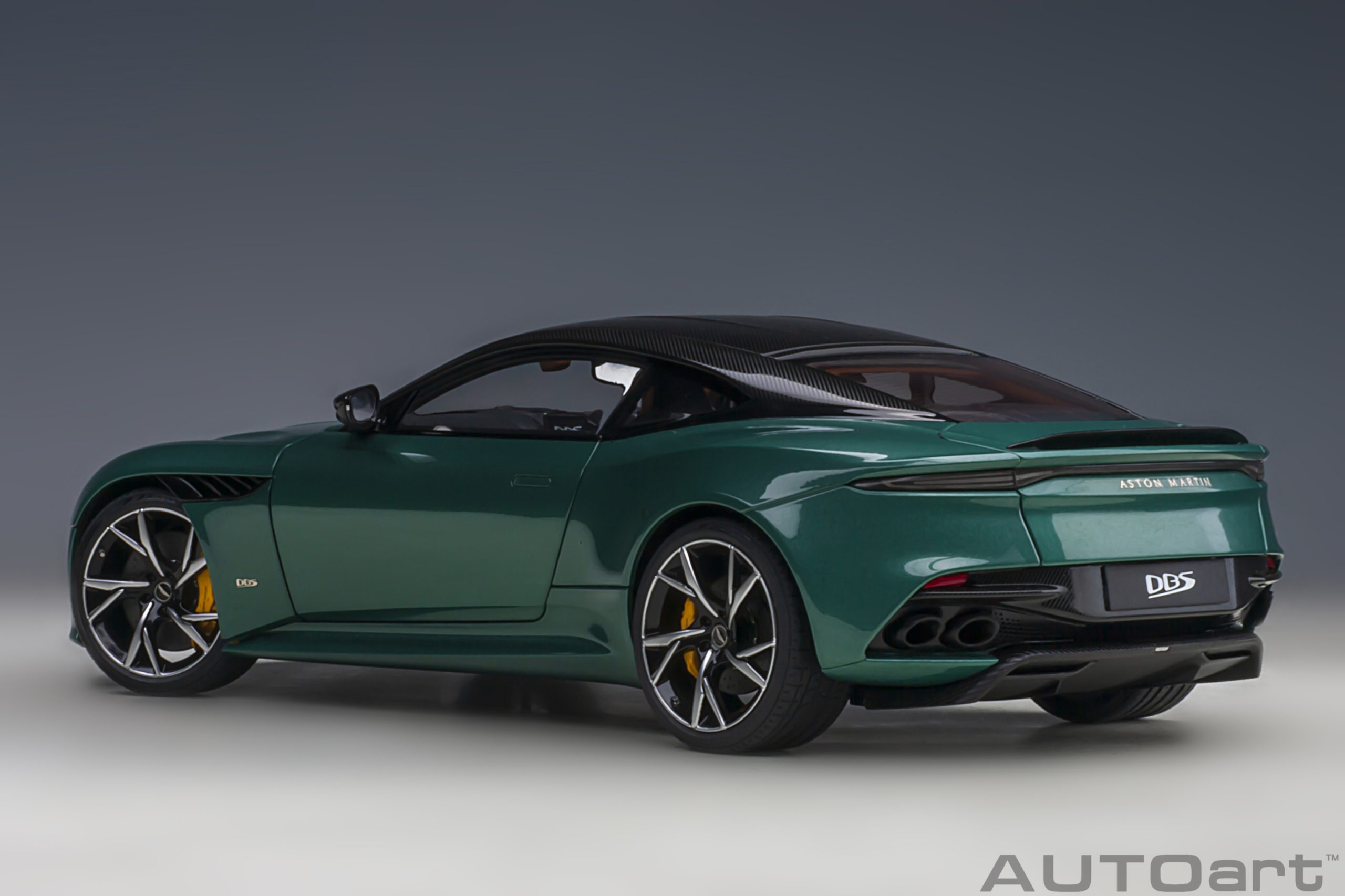 autoart-70297-8-Aston-Martin-DBS-Superleggera-Aston-Martin-Racing-Green-Dachline-exklusiv