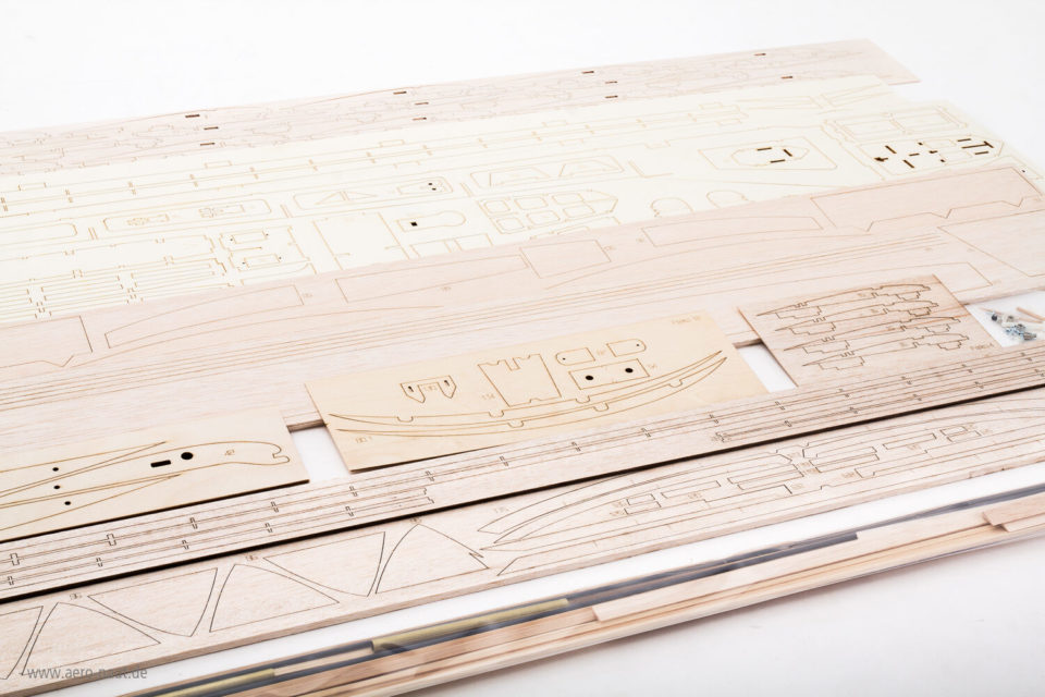 aero-naut-1116-00-3-Falko-Antik-Segelflugmodell-Holzbausatz