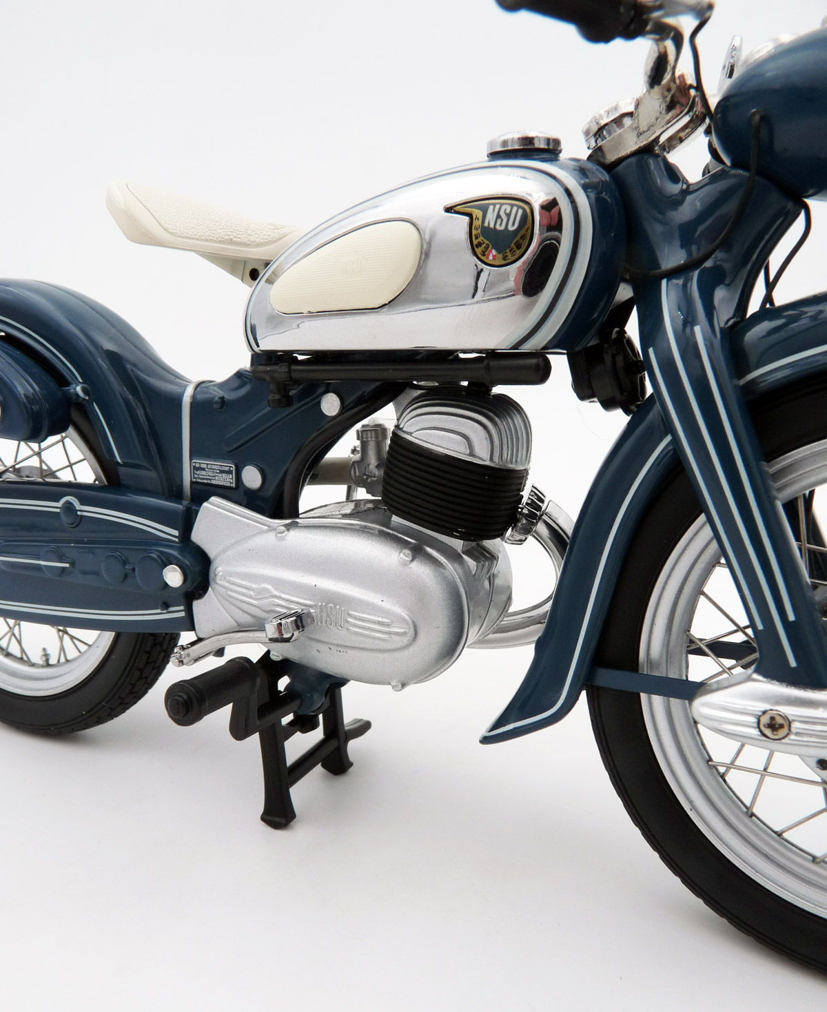 schuco-450667500-3-NSU-Superlux-blau-Kurbelgehäuse