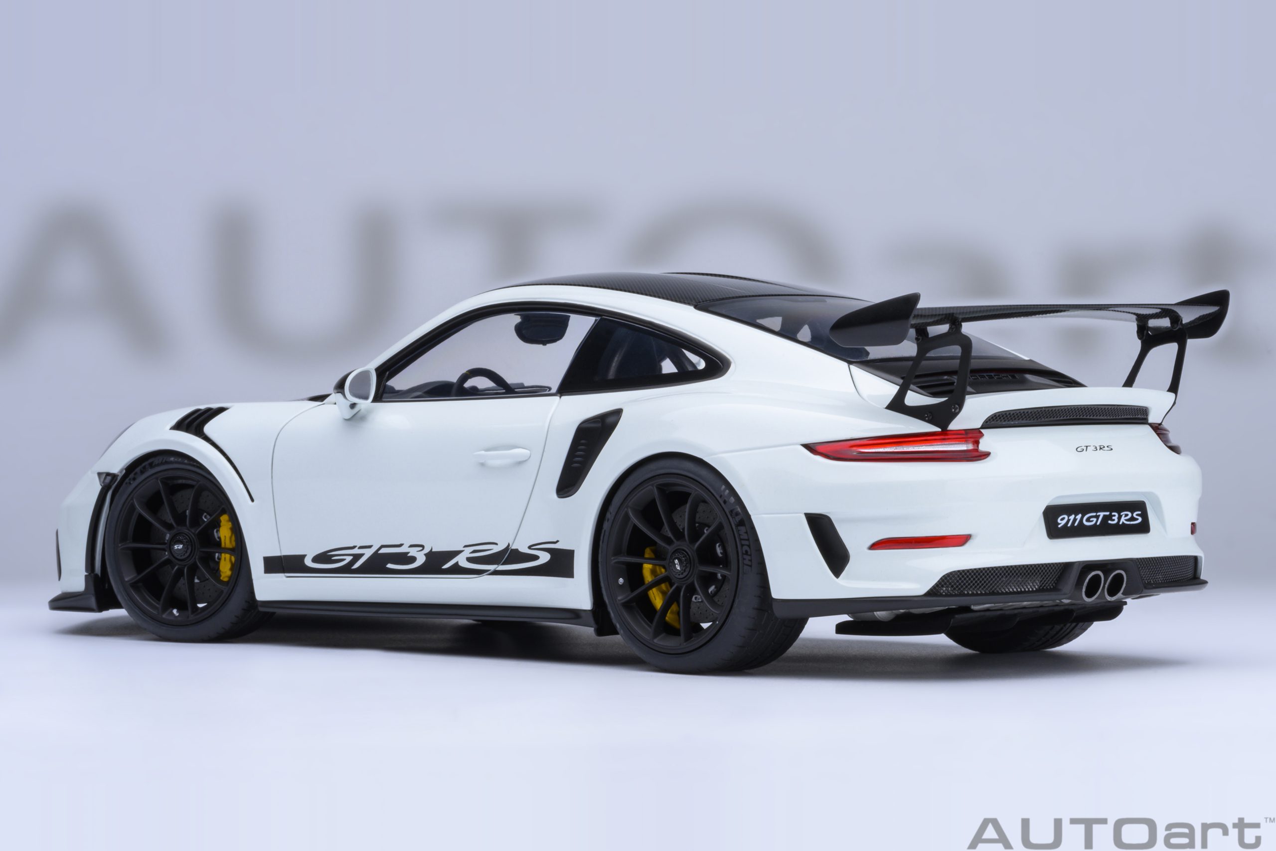 Autoart-78176-7-Porsche-911-GT3-RS-weissach-package-weiß-Heckflügel-Frittentheke