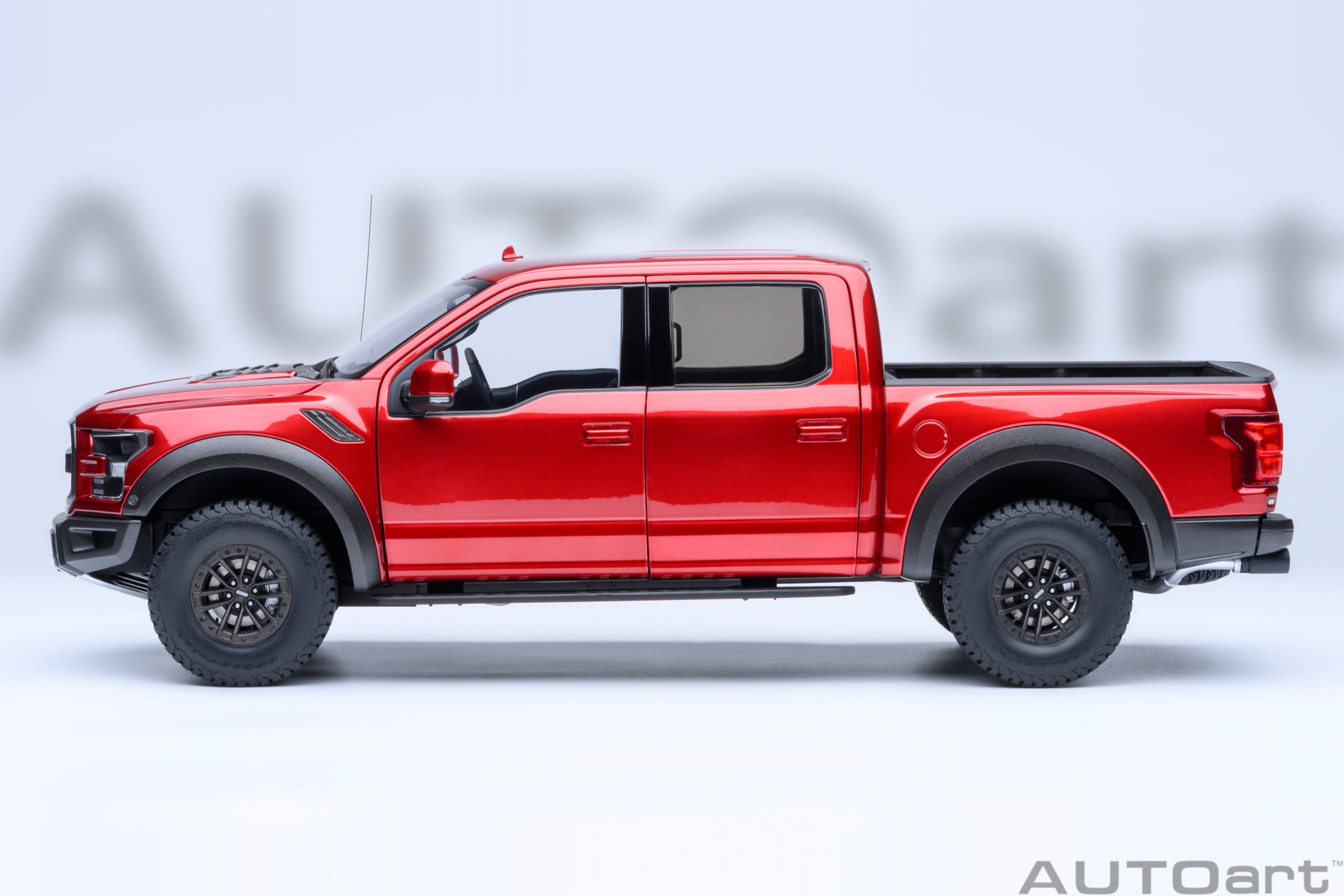 Autoart-72948-7-Ford-F-150-Raptor-Supercrew-2019-ruby-red-langer-Radstand