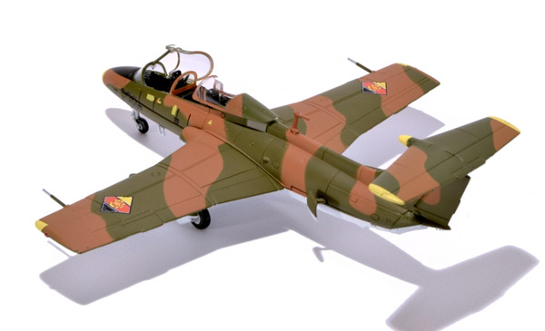 modelyletadel-82MLCZ7214-2-Aero-L-29-Delfín-Leander-Batz-LSK-LV-NVA-Flugplatz-Bautzen-DDR-1987-JAG-25